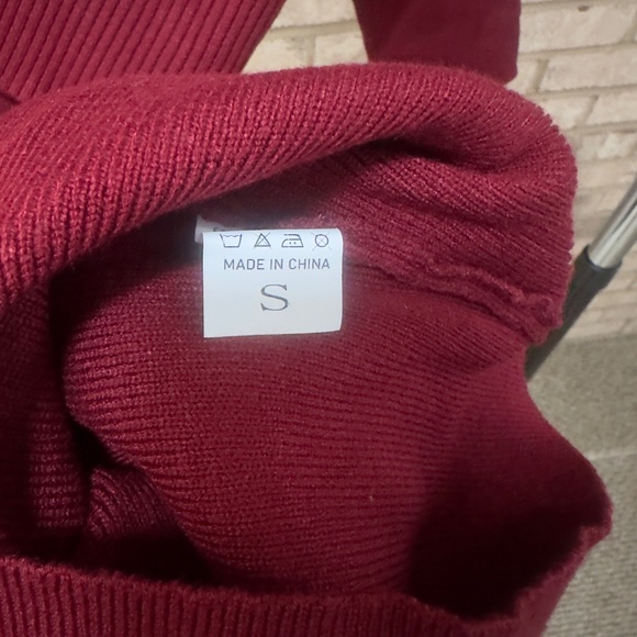 NEW Lillusory Red Off The Shoulder Sweater Dress.- Misses Small - Picture 4 of 4